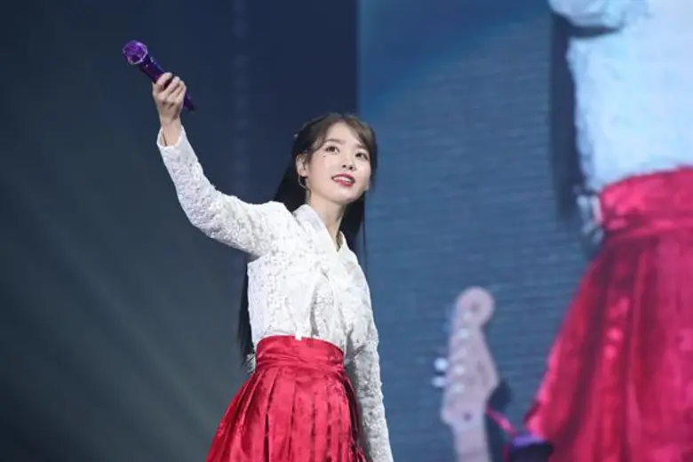 “ไอยู” สวมมาด “แซนตี้” เสกความสุข 3 ชั่วโมงเต็ม ใน 2019 IU Tour Concert In Bangkok “ไทยยูแอนา” ฟินเบอร์แรง!!