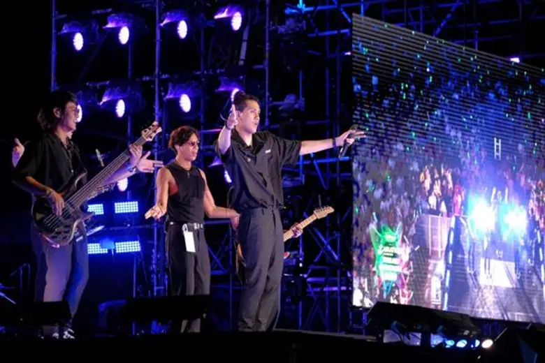 ดา เอ็นโดรฟิน นำทีมศิลปิน เคาท์ดาวน์ สนุก สุดเหวี่ยงที่เอเชียทีค ตื่นตาด้วยการแสดงพลุจากแชมป์โลก ประกอบเพลงพรปีใหม่สุดอลังการริมแม่น้ำเจ้าพระยา