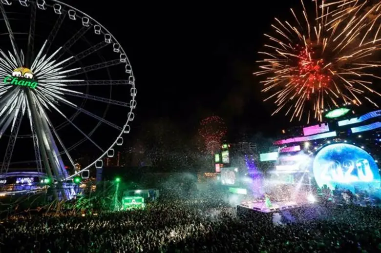 ดา เอ็นโดรฟิน นำทีมศิลปิน เคาท์ดาวน์ สนุก สุดเหวี่ยงที่เอเชียทีค ตื่นตาด้วยการแสดงพลุจากแชมป์โลก ประกอบเพลงพรปีใหม่สุดอลังการริมแม่น้ำเจ้าพระยา