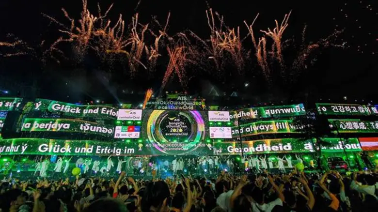 เอไอเอส ชวน เจมส์-จิรายุ เป๊ก ส่งความสุขอวยพรปีใหม่ 2563 แบบล้ำๆ ผ่าน “หุ่นยนต์แห่งโลกอนาคต” ที่งาน AIS Bangkok Countdown 2020 @Central World