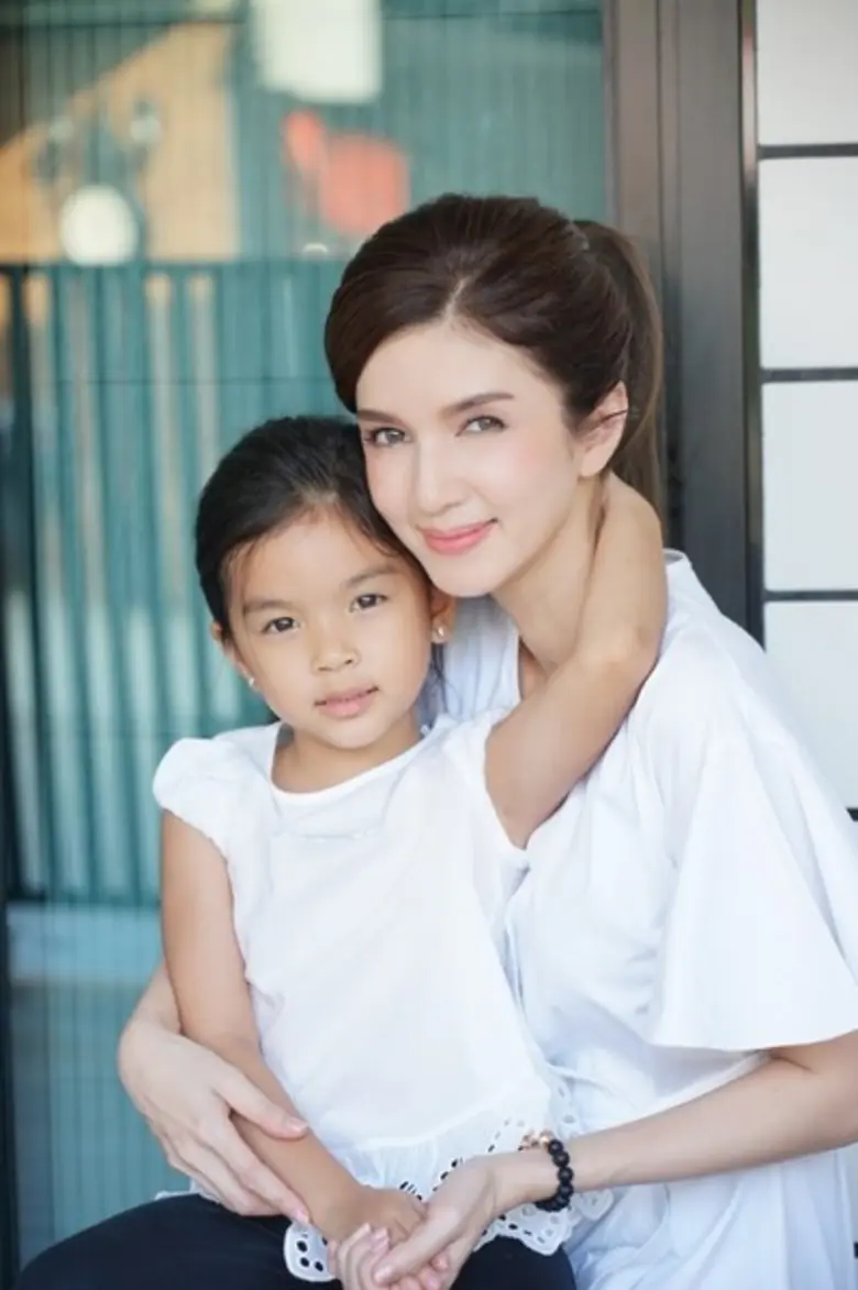 กลายเป็นนักเต้นเท้าไฟไปแล้วสำหรับ น้องมะล...