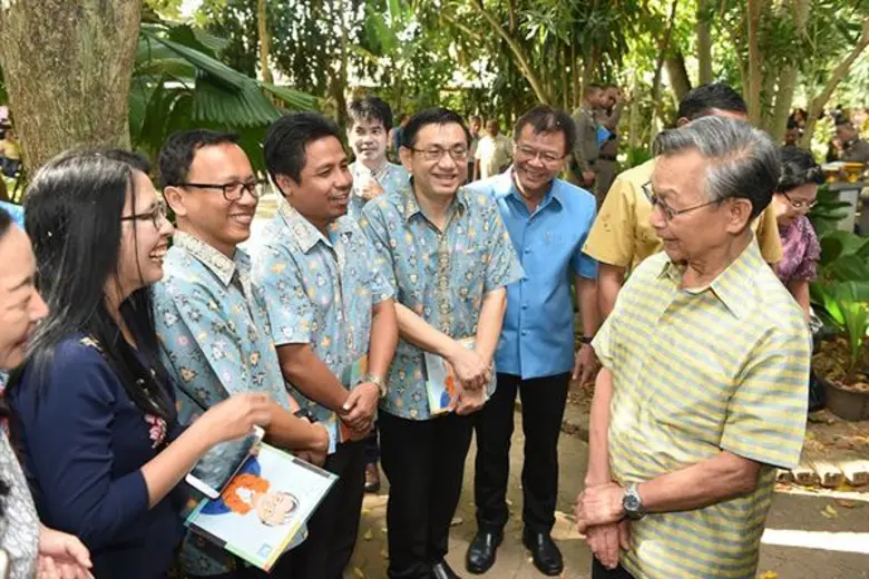 อธิการบดี ม.อ. นำทีมผู้บริหาร มอบกระเช้า-อวยพร ท่านชวน หลีกภัย เนื่องในปีใหม่ ประจำปี 2563