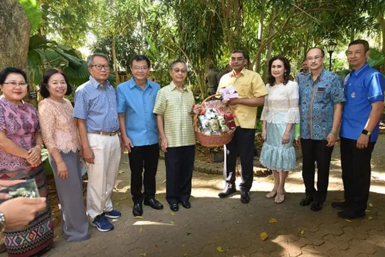 อธิการบดี ม.อ. นำทีมผู้บริหาร มอบกระเช้า-อวยพร ท่านชวน หลีกภัย เนื่องในปีใหม่ ประจำปี 2563