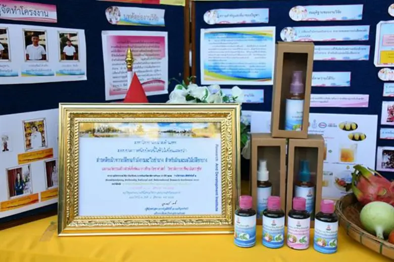 นศ.อาชีวะสุดเจ๋ง คิดค้นสารเคลือบผิวผักและผลไม้สกัดจากธรรมชาติ ยืดอายุการเก็บรักษาและสร้างความมันวาวให้กับผักและผลไม้