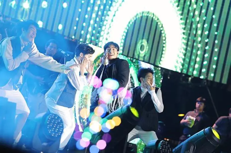 เคาท์ดาวน์เซ็นทรัลเวิลด์ กระหึ่มราชประสงค์ ประกาศศักดาไทม์สแควร์แห่งเอเชีย หนึ่งเดียวในกรุงเทพฯ ดีที่สุดติดอันดับโลก ใน “งาน AIS Bangkok Countdown 2020 @centralwOrld” เวทีอลังการใหญ่สุดในอาเซียน โชว์และพลุตระการตาใจกลางเมือง