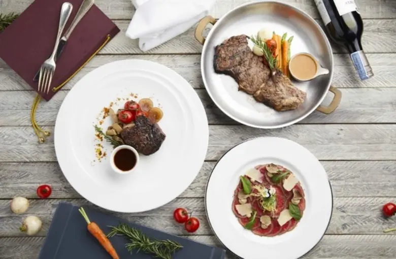 โรงแรมเซ็นทาราแกรนด์ แอท เซ็นทรัลพลาซาลาด...