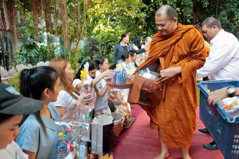 นายชัยพันธุ์ ทองสุธรรม นำทีมผู้บริหารและพ...