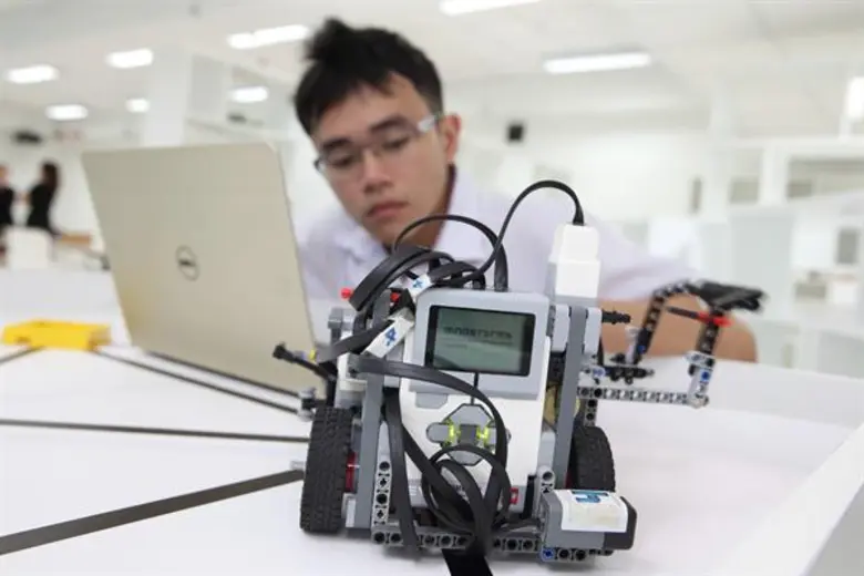 อธิการบดี สจล. สะท้อนอนาคตเด็กไทย ด้วยวิชาปรับตัวในโลกยุค “ดิสรัปชัน” หมดยุคค่อยเป็นค่อยไป ต้องปรับให้ทันโลก