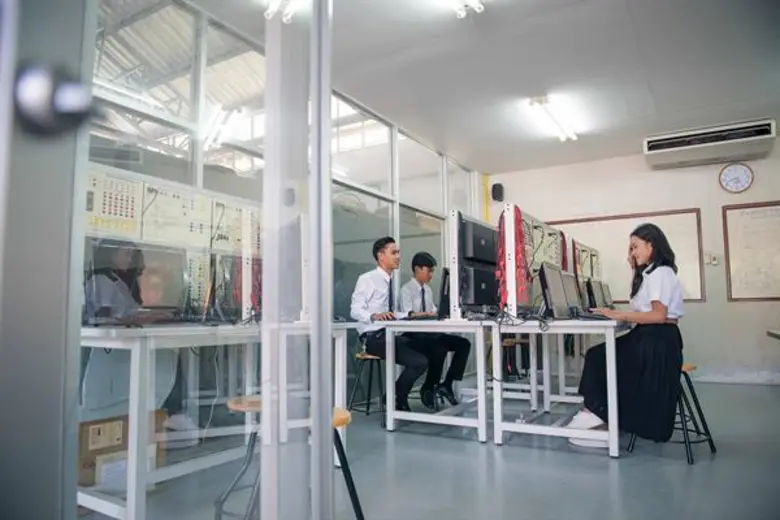 อธิการบดี สจล. สะท้อนอนาคตเด็กไทย ด้วยวิชาปรับตัวในโลกยุค “ดิสรัปชัน” หมดยุคค่อยเป็นค่อยไป ต้องปรับให้ทันโลก