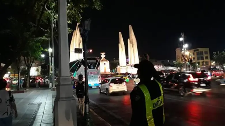 ประสานการไฟฟ้านครหลวงร่วมแก้ปัญหาไฟฟ้าส่องสว่างชำรุด