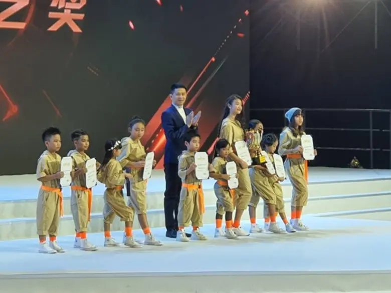 ทีมเยาวชนไทย 12 คนโดย Inter Model Thailan...