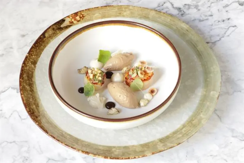 เมนูแห่งชัยชนะจากการดวลกับเชฟกระทะเหล็ก โดยเชฟริค ดินเจน ณ ห้องอาหารเมดิสัน สเต๊กเฮ้าส์ โรงแรมอนันตรา สยาม กรุงเทพ