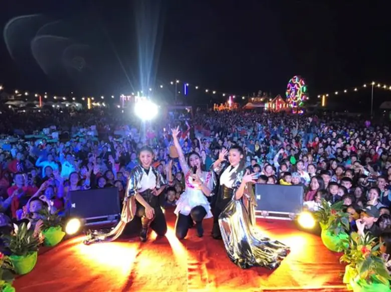 “ธัญญ่า อาร์สยาม” สุดปลื้ม แฟนๆ ชาว สปป.ลาว แห่กรี๊ด