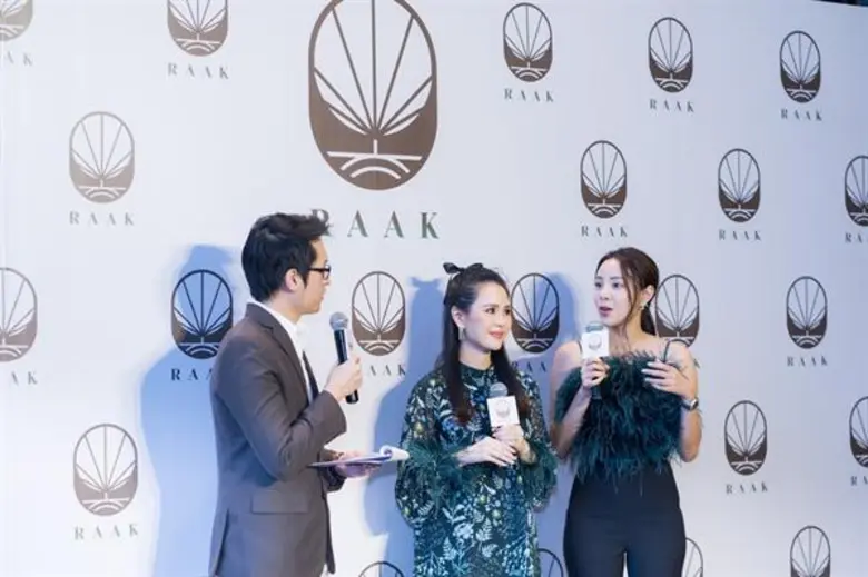 “หมอปาล์ม – เปเป้” จับมือเปิดร้านชานมไข่มุก “ราก” (RAAK) ชูไฮไลท์ “น้ำตาลโตนด” เอาใจคนรักสุขภาพ