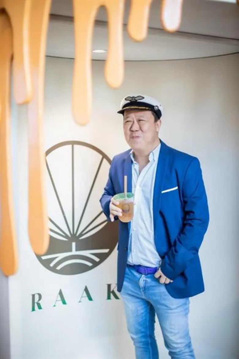 “หมอปาล์ม – เปเป้” จับมือเปิดร้านชานมไข่มุก “ราก” (RAAK) ชูไฮไลท์ “น้ำตาลโตนด” เอาใจคนรักสุขภาพ