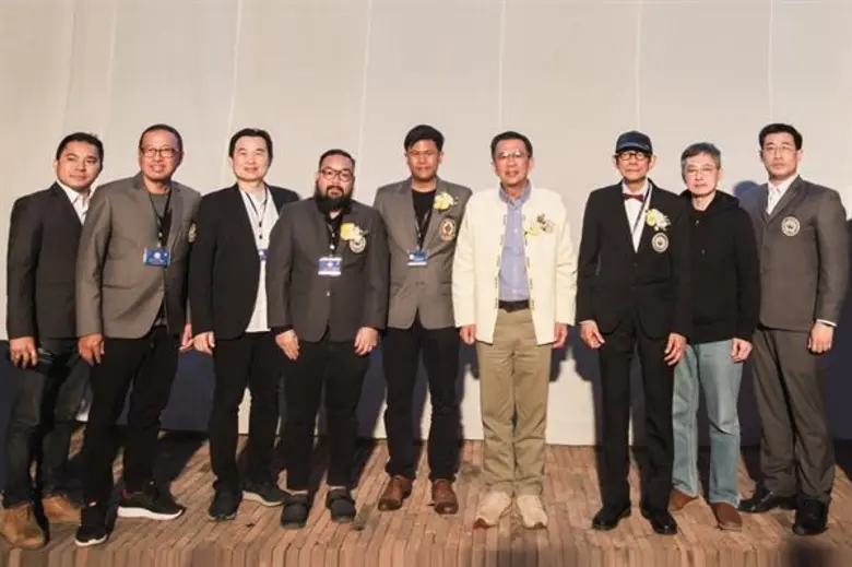 (จากซ้าย) รุ่งโรจน์ อ่วมแก้ว สมชาย เปรมปร...