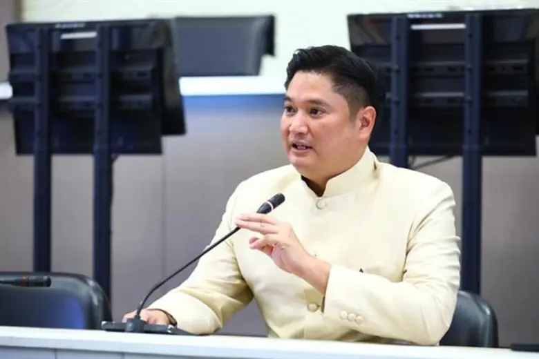 นายระพีภัทร์ จันทรศรีวงศ์ เลขาธิการสำนักง...