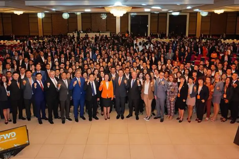 นางสาวปรมาศิริ มโนลม้าย ประธานเจ้าหน้าที่...