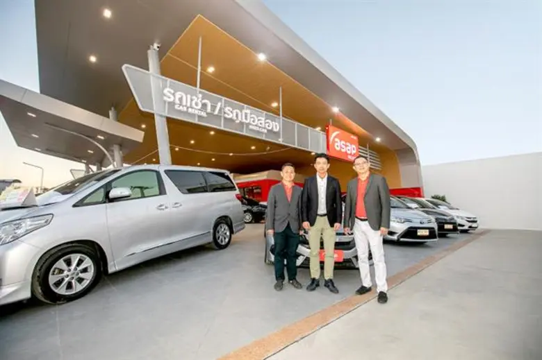 นายทรงวิทย์ ฐิติปุญญา (กลาง) ประธานเจ้าหน...