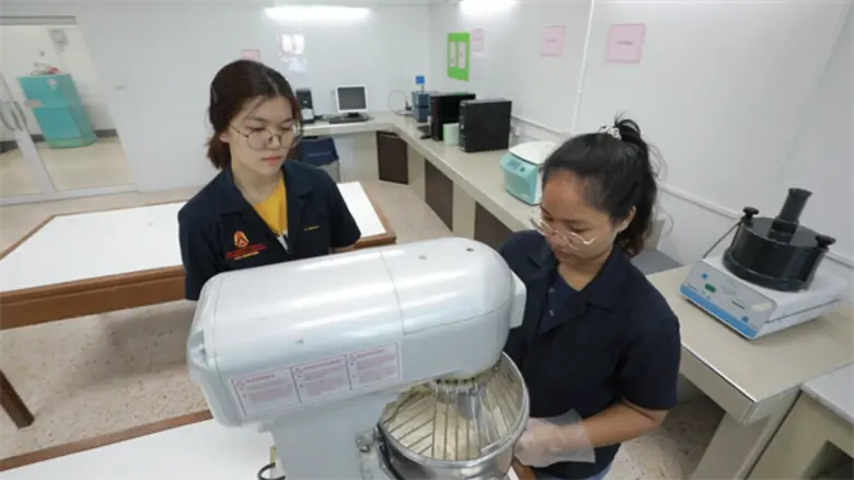 ทีวีไกด์: รายการ "ไทยทึ่ง" “นะ” พาทึ่ง “ตะเกียบกินได้” ไอเดียลดขยะฝีมือคนไทย!!!