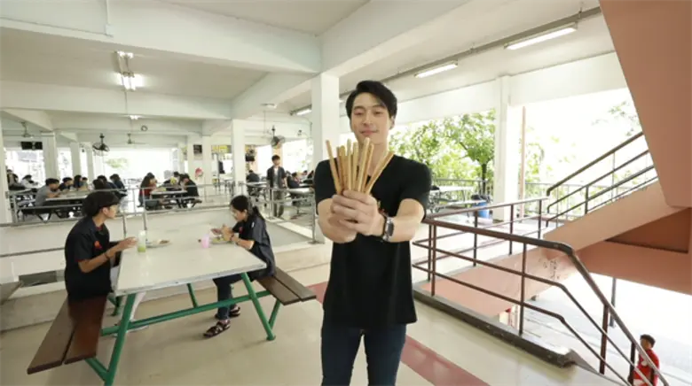 ทีวีไกด์: รายการ "ไทยทึ่ง" “นะ” พาทึ่ง “ตะเกียบกินได้” ไอเดียลดขยะฝีมือคนไทย!!!