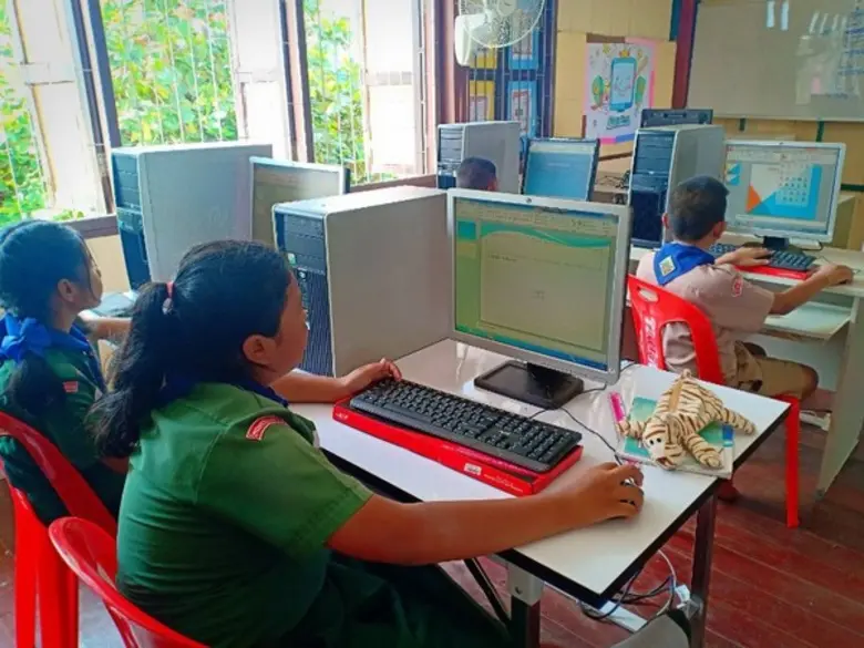 บมจ. เทเลอินโฟ มีเดีย ร่วมฉลองวันเด็ก มอบคอมพิวเตอร์ให้โรงเรียนที่ขาดแคลน รวม 75 เครื่อง