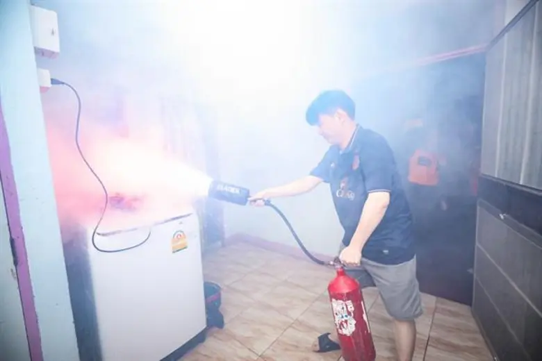 “ซีพี ออลล์” หนุนชุมชนปลอดภัยพร้อมรับมือเหตุไฟไหม้ จัดอบรมดับเพลิงและฝึกซ้อมอพยพหนีไฟ ร.ร.โสตฯ นนทบุรี