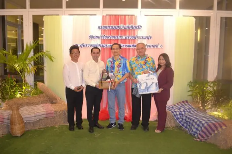 กิตติเดช คุ้มม่วง (คนที่ 2 จากซ้าย) ผู้ช่...