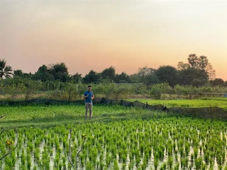 ทีวีไกด์: รายการ หลงรักยิ้ม ท่องแหล่งเรียนรู้นอกตำรา ยลความงาม ณ ไร่แห่งรัก