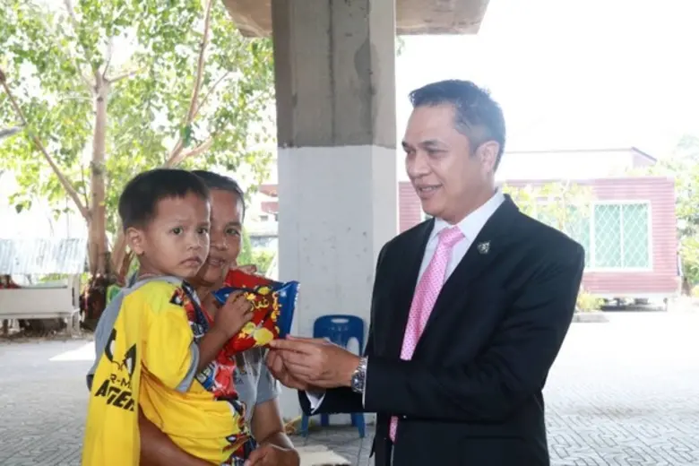 แอร์พอร์ต เรล ลิงก์ มอบอุปกรณ์กีฬา และขนมเป็นของขวัญให้แก่น้องๆ ร.ร. สุเหร่าทับช้าง , ร.ร. หัวหมาก และชุมชนทับแก้ว เนื่องในวันเด็กแห่งชาติ