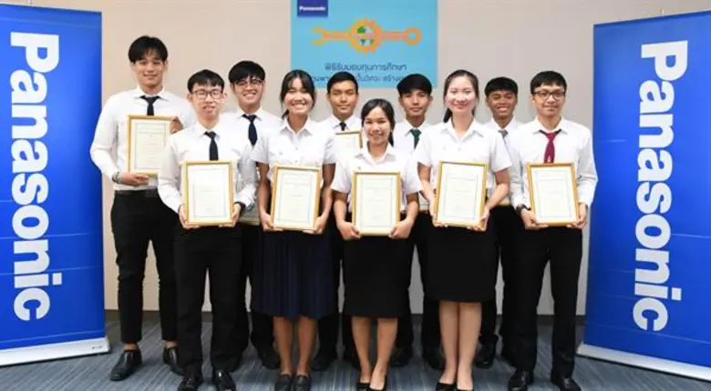 พานาโซนิค คอร์ปอเรชั่น และกลุ่มบริษัท พาน...