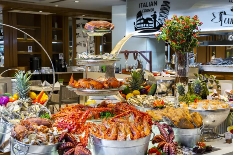 โรงแรมเซ็นทารา แกรนด์ แอท เซ็นทรัลพลาซา ล...