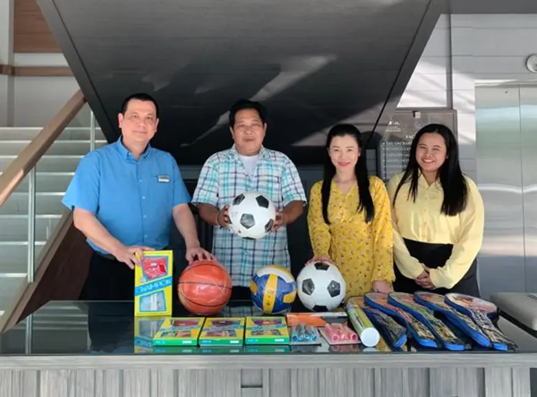 มกริน พรหมโยธี (คนที่ 1 จากซ้าย) ผู้จัดกา...