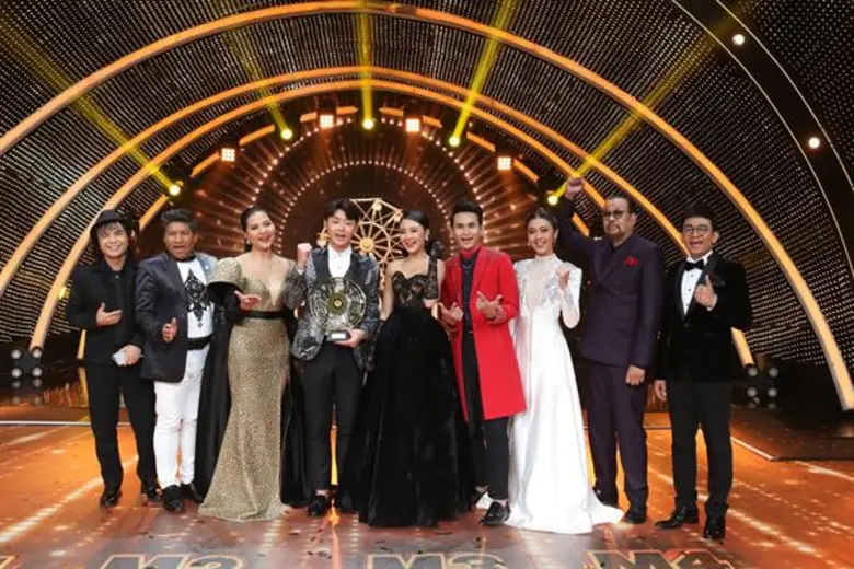 "ฟอร์ม ชลพิพรรธน์ " หนุ่มน้อยหน้าหวานเจ้า...