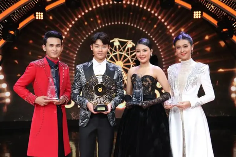 “ฟอร์ม ชลพิพรรธน์” คว้าแชมป์ “ไมค์ทองคำ คนที่ 8