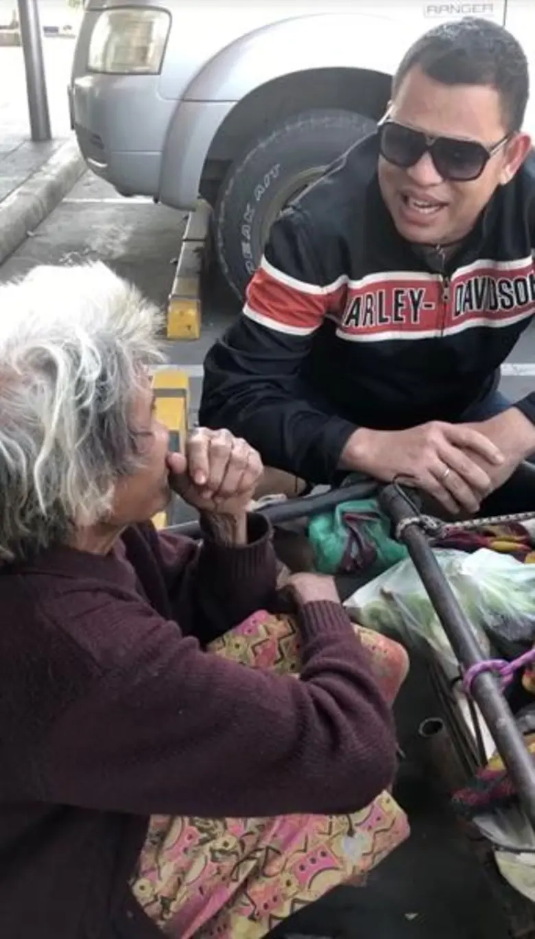 ตัวอย่างคนดีของสังคม ขอชื่นชม “บ่าววี อาร์สยาม”