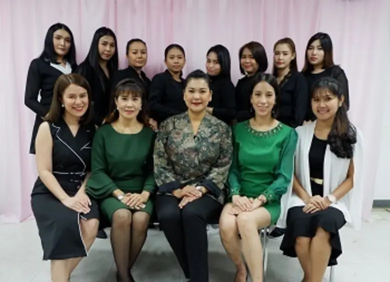 สุวภา ศิริวรรณ หัวหน้าหน่วยอบรมการแต่งหน้...