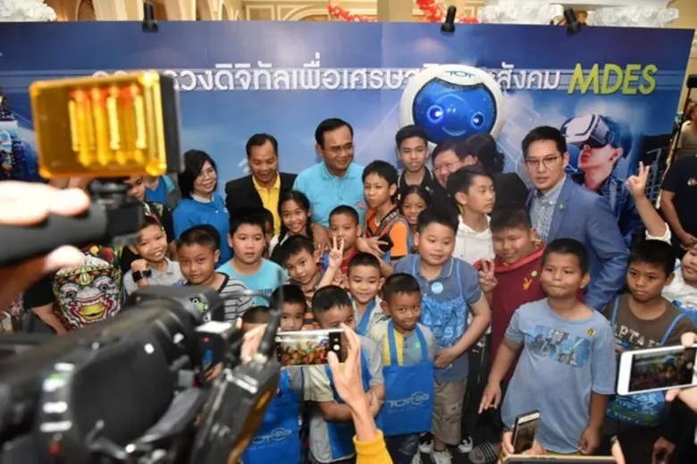 นายพุทธิพงษ์ ปุณณกันต์ รัฐมนตรีว่าการกระท...