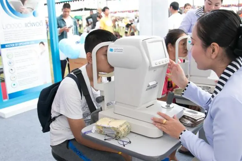 “ห้างแว่นท็อปเจริญ” ร่วมจัดงานวันเด็กแห่งชาติ ประจำปี 2563 ส่งมอบของขวัญให้เด็กๆ ด้วยการตรวจวัดสายตาพร้อมประกอบแว่นใหม่ฟรี