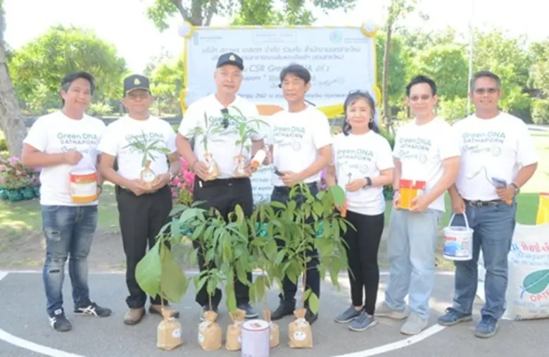 สุนทร สถาพร (ที่ 4 จากซ้าย) กรรมการผู้จัดการ บริษัท...