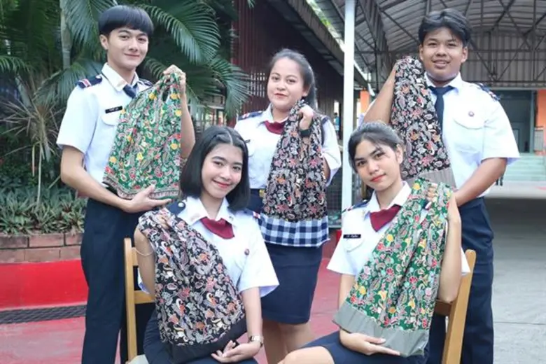 ครูอาชีวะสารพัดช่างผุดไอเดียนำผ้าพื้นเมืองสร้างแฟชั่นถุงผ้าช้อปปิ้งลดโลกร้อน หวังชวนคนไทยเลิกใช้ถุงพลาสติก