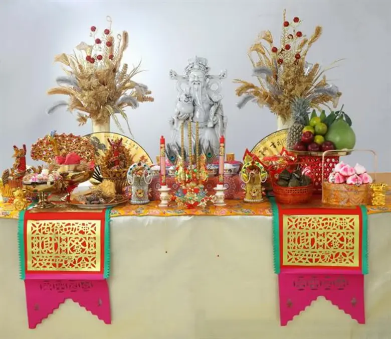 เซ็นทรัล ฟู้ด รีเทล กรุ๊ป ฉลองเทศกาลตรุษจีนปีหนูทอง ชวนช็อปสุดยอดชุดไหว้และของไหว้มงคลคัดสรรพิเศษ พร้อมเคล็ดลับไหว้เจ้าเสริมเฮงรับปีชวดไม่ให้ชวด แบบฉบับ “อาจารย์ช้าง”