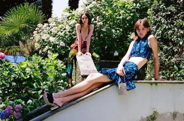 AB. Angelys Balek x Anna Dello Russo ปล่อย แคปซูลคอลเลกชั่นพิเศษ “Rainbow Glam” ชุดว่ายน้ำในฝันของสาวๆ ทั้งน่ารัก ฟรุ้งฟริ้ง และ เซ็กซี่ กลิ่นอายแฟชั่นดิสโก้