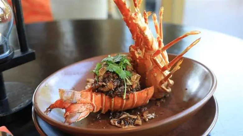 ทีวีไกด์: รายการ "One day special" "รถเมล์" เปิดทัวร์เด็ด โรงแรมหรู 5 ดาวที่ภูเก็ต ที่มีสระว่ายน้ำยาวขนานกับชายหาด ไม่มาถือว่าพลาด!