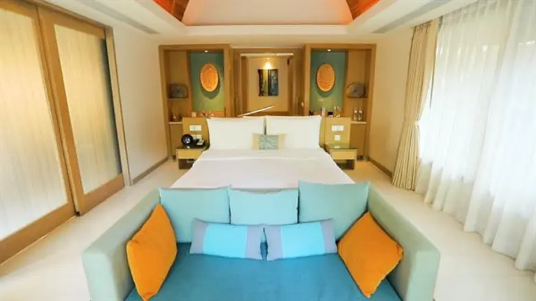 ทีวีไกด์: รายการ "One day special" "รถเมล์" เปิดทัวร์เด็ด โรงแรมหรู 5 ดาวที่ภูเก็ต ที่มีสระว่ายน้ำยาวขนานกับชายหาด ไม่มาถือว่าพลาด!