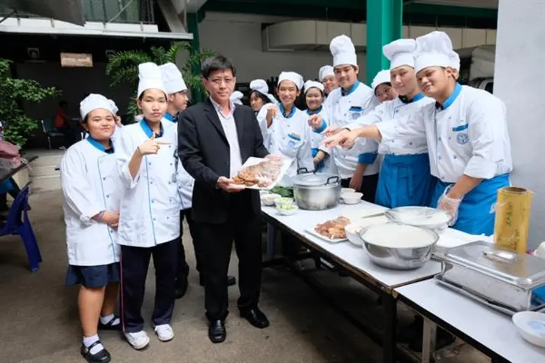 นายศักดา มยูขโชติ ผู้อำนวยการวิทยาลัยอาชี...