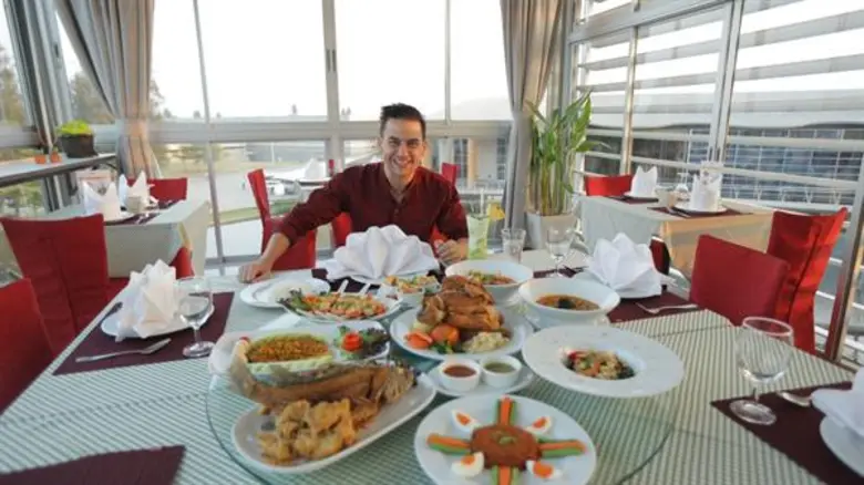 ทีวีไกด์: รายการ หลงรักยิ้ม ตะลอนกินสไตล์ “นายแดน” ลิ้มลองอาหารแบบสุดจัด ณ ราชบุรี