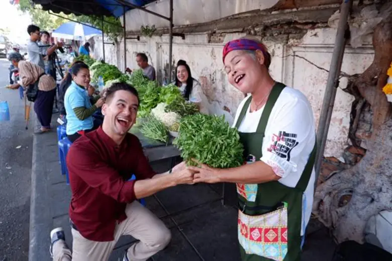 ทีวีไกด์: รายการ หลงรักยิ้ม ตะลอนกินสไตล์ “นายแดน” ลิ้มลองอาหารแบบสุดจัด ณ ราชบุรี