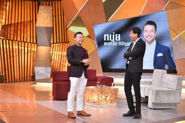 รายการ "เจาะใจ" โดยพิธีกร "ดู๋-สัญญา คุณา...