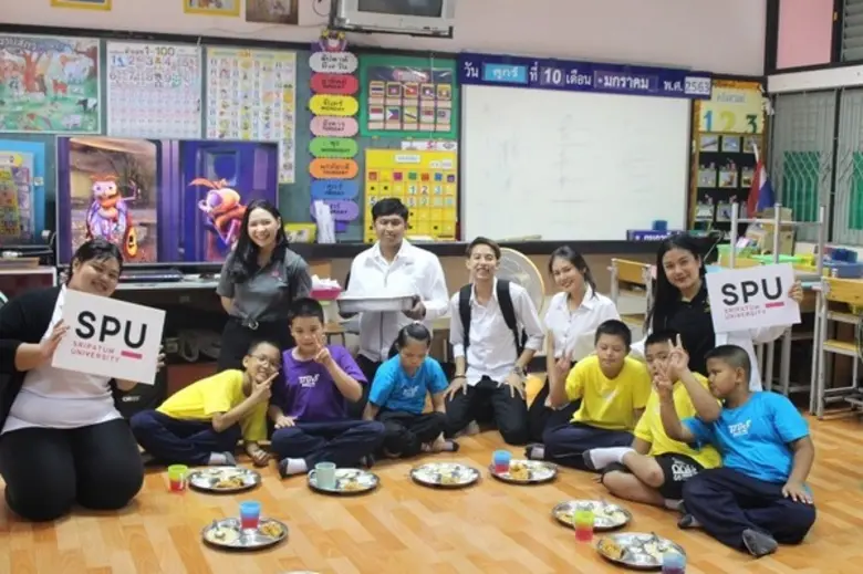 นศ.ม.ศรีปทุม จิตอาสา ร่วมกิจกรรมส่งมอบความสุข ร.ร.บางบัว วันเด็กแห่งชาติ 2563